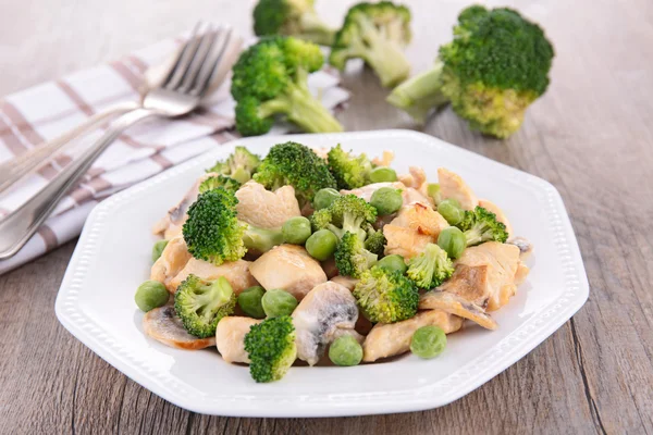 Broccoli with mushroom and chicken — Stock Photo, Image