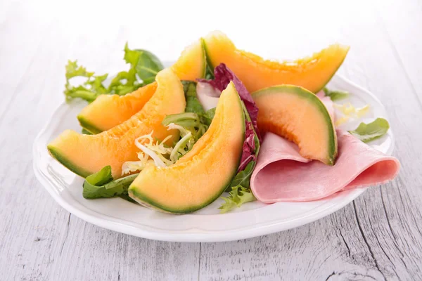 Melon sallad med skinka — Stockfoto