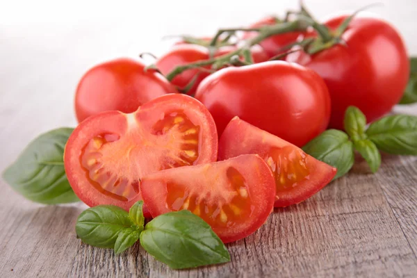 domates ve fesleğen