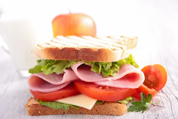 Sandwich sur une table — Photo