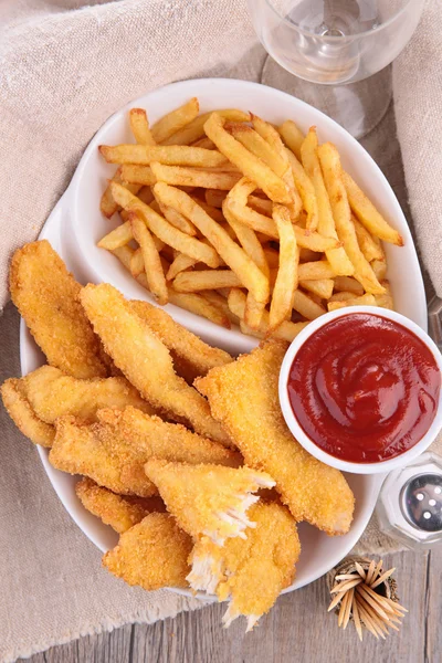 Frango frito e batatas fritas — Fotografia de Stock