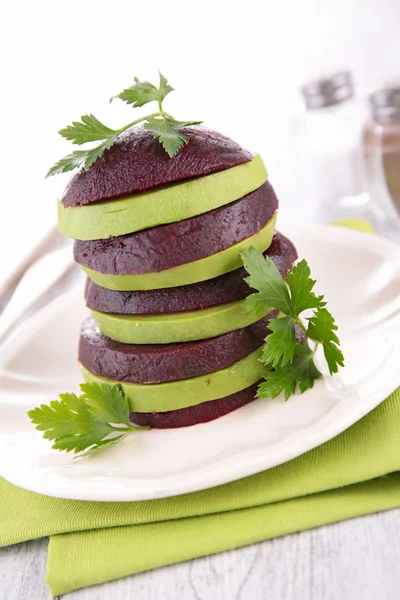 Avocdo ve pancar salatası — Stok fotoğraf