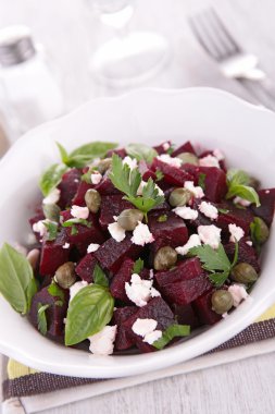 pancar ve beyaz peynirli salata