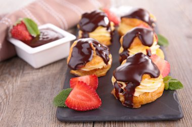 choux Pasta krema ile