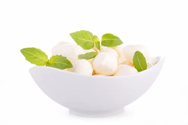 Bol de mozzarella et basilic — Photo