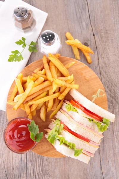 Sanduíche e batatas fritas — Fotografia de Stock