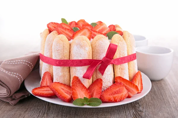 Gâteau charlotte aux fraises — Photo