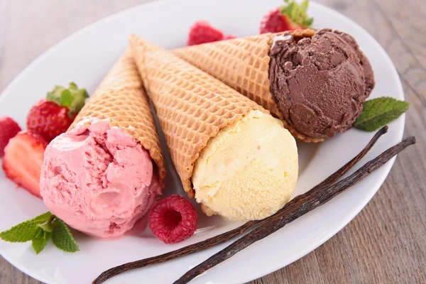 Cono de helado — Foto de Stock