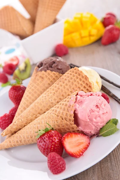 Cono de helado — Foto de Stock