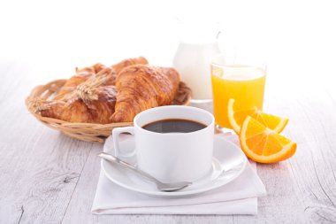 kahve, portakal suyu ve kruvasan