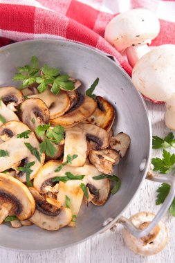 ızgara mantar ve maydanoz