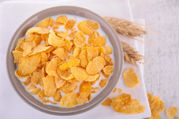 Cornflakes and milk — Stock Photo, Image