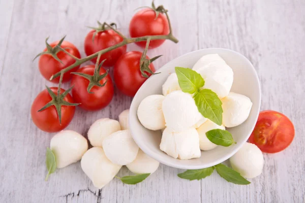 Tomato,mozzarella and basil — Stock Photo, Image