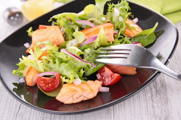 Salade met zalm — Stockfoto