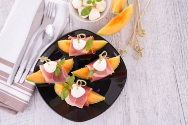 kavun, prosicutto ve mozzarell