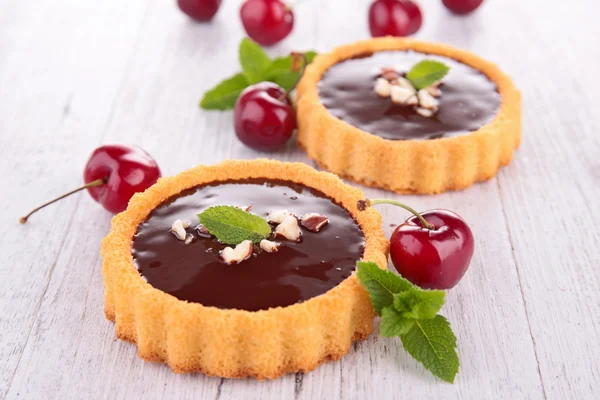 Chocolate tart and cherry — Stock Photo, Image
