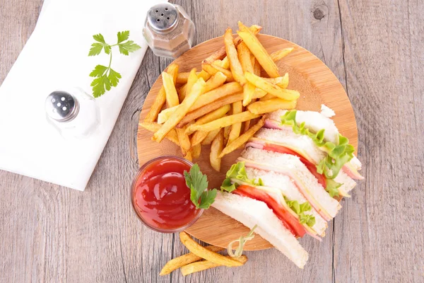 Sanduíche e batatas fritas — Fotografia de Stock