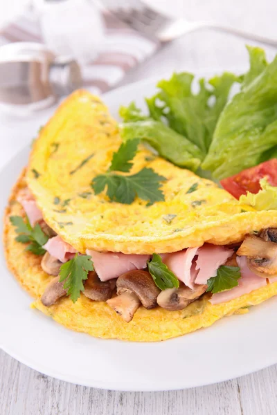 Omelet with mushrooms — Stock Photo, Image