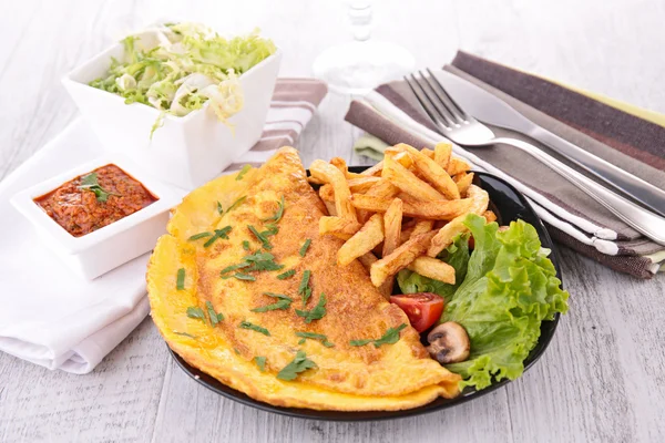 Omelet and fries — Stock Photo, Image