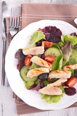 Tavuk salatası