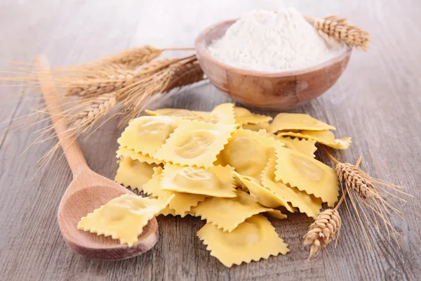 Raw ravioli — Stock Photo, Image