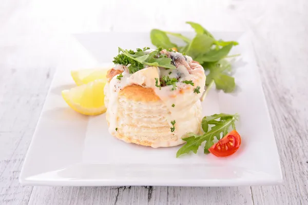 Puff pastry filling with mushroom and chicken — Stock Photo, Image