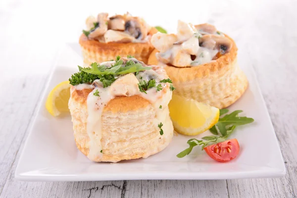 Puff pastry filling with mushroom and chicken — Stock Photo, Image