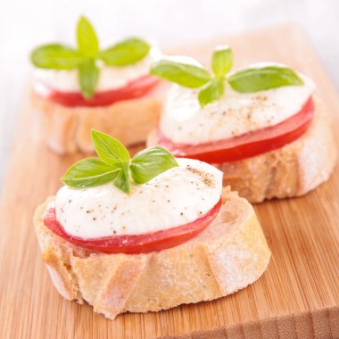 Domatesli çikolata.