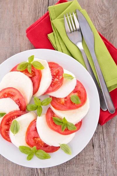 Pomodoro, mozzarella e basilico — Foto Stock