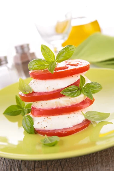 Tomato, mozzarella and basil — Stock Photo, Image