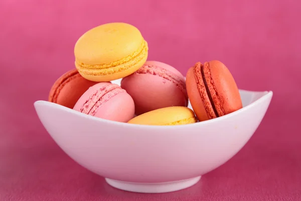 Macarons en assiette — Photo