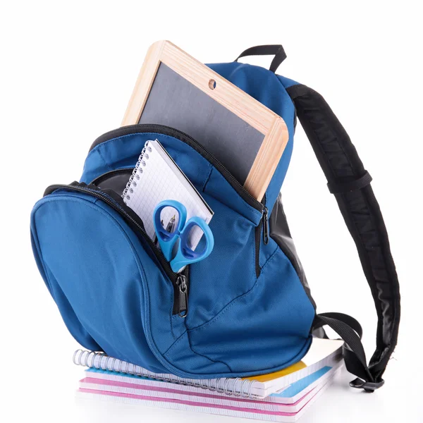 Рюкзак зі шкільними приладдям — стокове фото