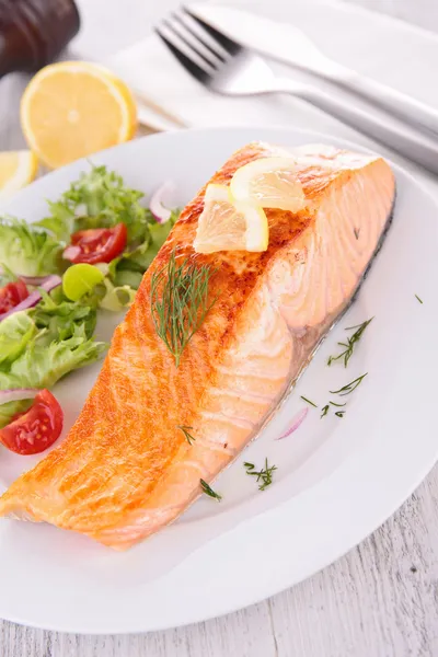 Grilled salmon — Stock Photo, Image