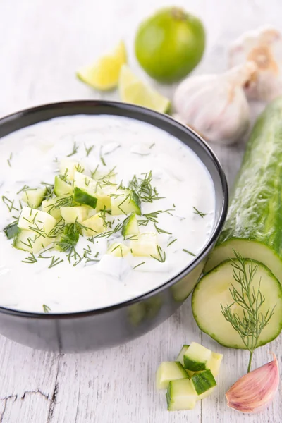 Saus met komkommer — Stockfoto