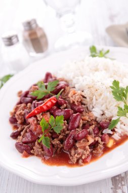 Chili con carne ve pirinç