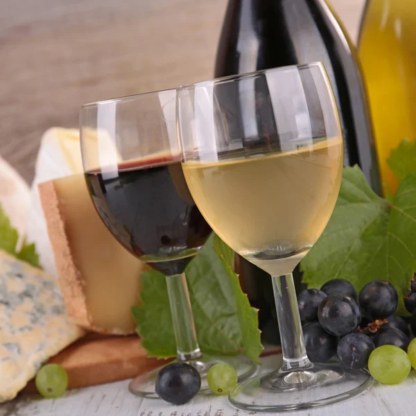 Wine and cheese — Stock Photo, Image