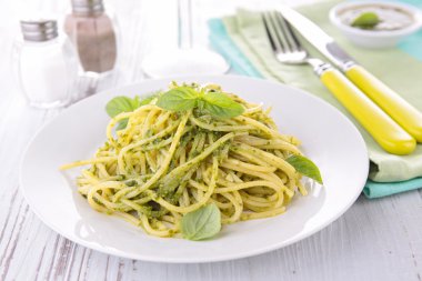 Spagetti pesto ile