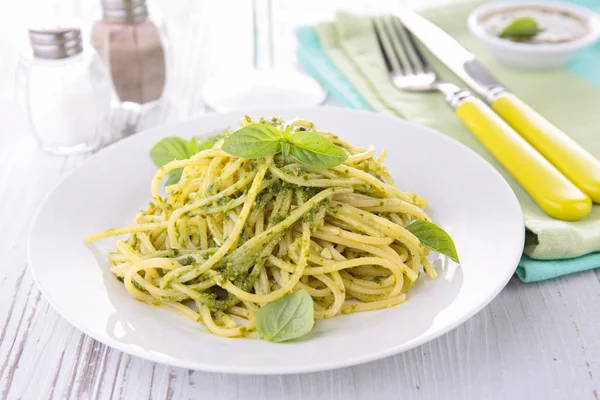 Spaghetti with pesto — Stock Photo, Image