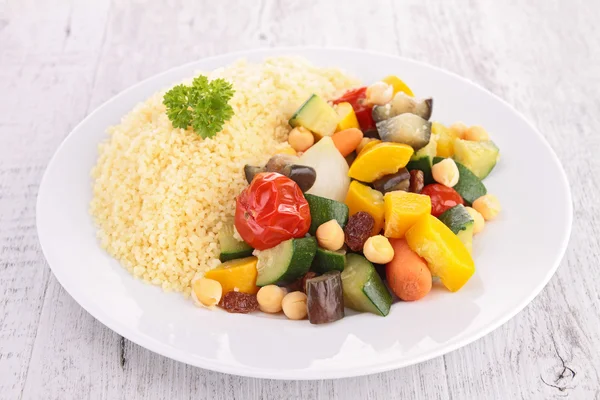 Couscous com legumes — Fotografia de Stock