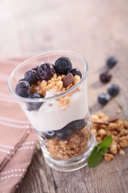 müsli ve yaban mersini