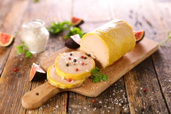 Traditionella Franska Foie Gras Träskiva — Stockfoto