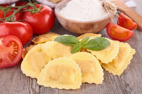 Raw raviolis — Stock Photo, Image