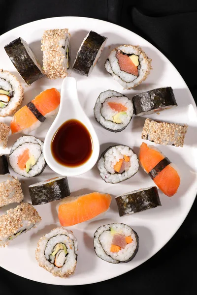 Felső Nézet Különböző Sushi Készlet Tányéron — Stock Fotó