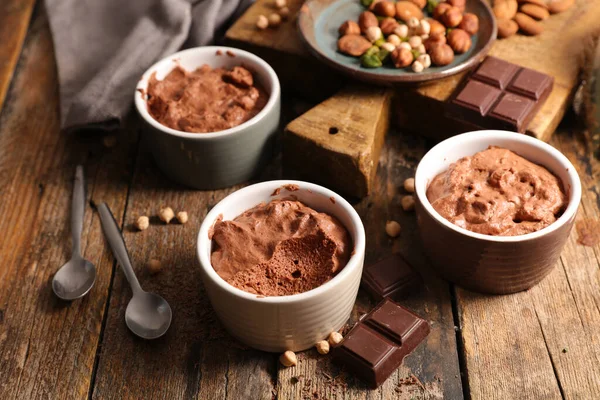 Deliziosa Mousse Cioccolato Fatta Casa Sfondo Legno — Foto Stock