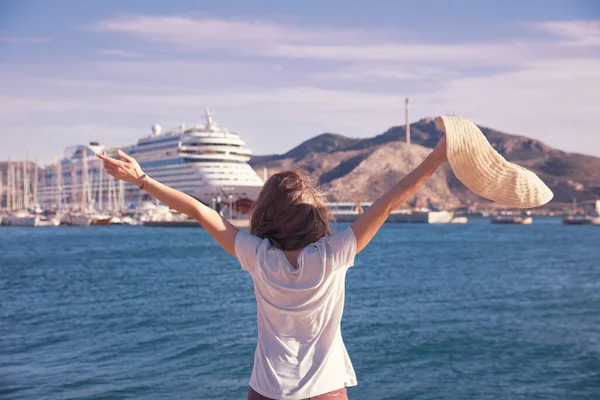 Lycklig Kvinna Resor Kryssningsfartyg Medelhavet Havet — Stockfoto