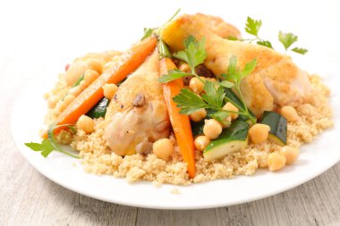 Tavuk ve sebzeli kuskus.