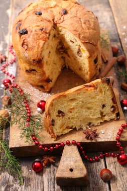 Meyveli kek İtalyan. Kurutulmuş meyveli panettone.