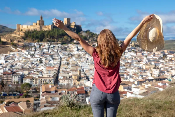 Frauenreisen Europa Blick Auf Schloss Und Stadtlandschaft — Stockfoto