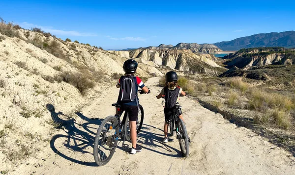 Children Riding Mountain Bike Countryside — Stockfoto