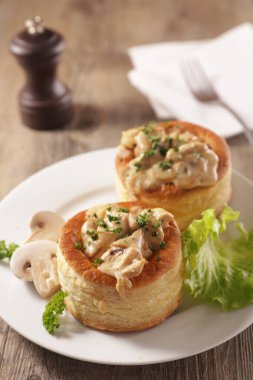 Mantar ve kremalı vol au vent- puf böreği
